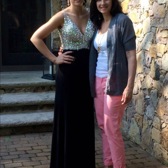 Black and beaded prom dress - Picture 2 of 6